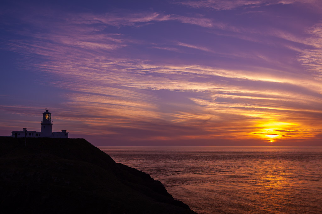 Sunset am Strumble Head Lighthouse, Pembrokeshire NP, Wales, UK