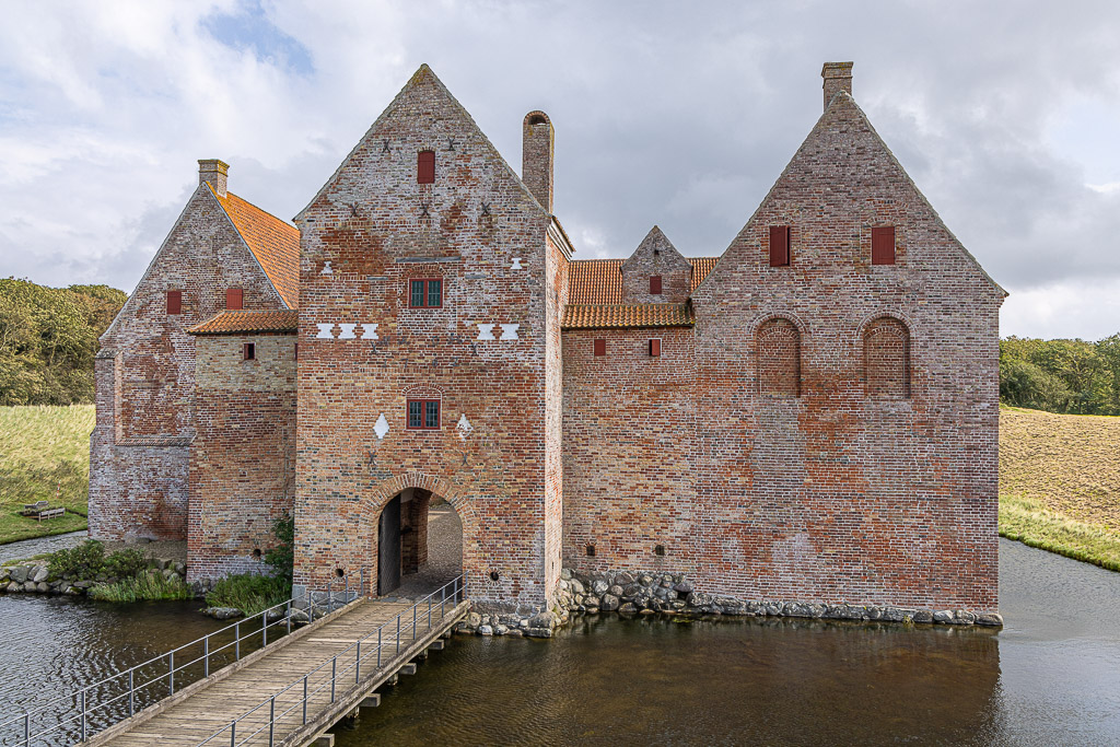 Rundgang am Schloss Spottrup