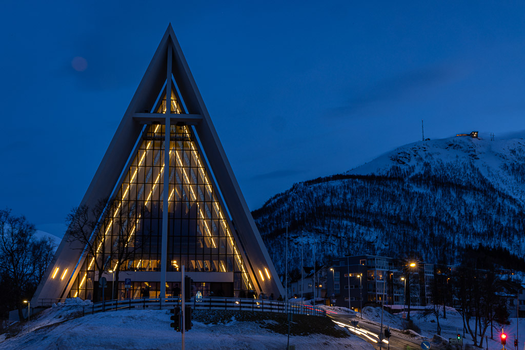 Blaue Stunde an der Eismeerkathedrale