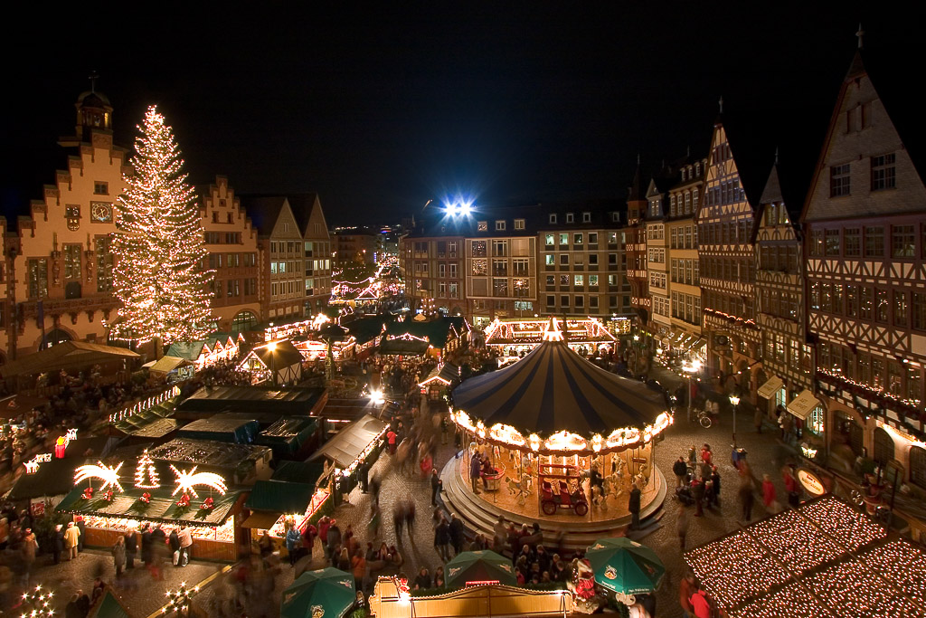 The Frankfurt Christmasmarket is one of the biggest christmask markets throughout Germany. Seen from the balcony of a nearby church the whole place is bustling with celebrations and christmas spirit.