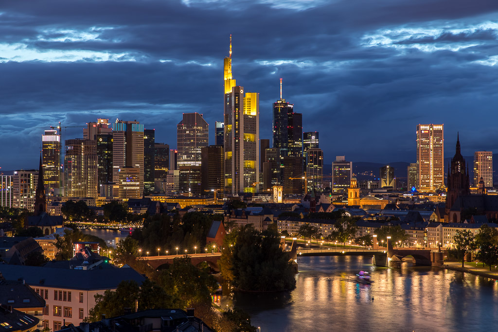 Skyline Frankfurt aus dem 16.Stock des Lindner Hotels