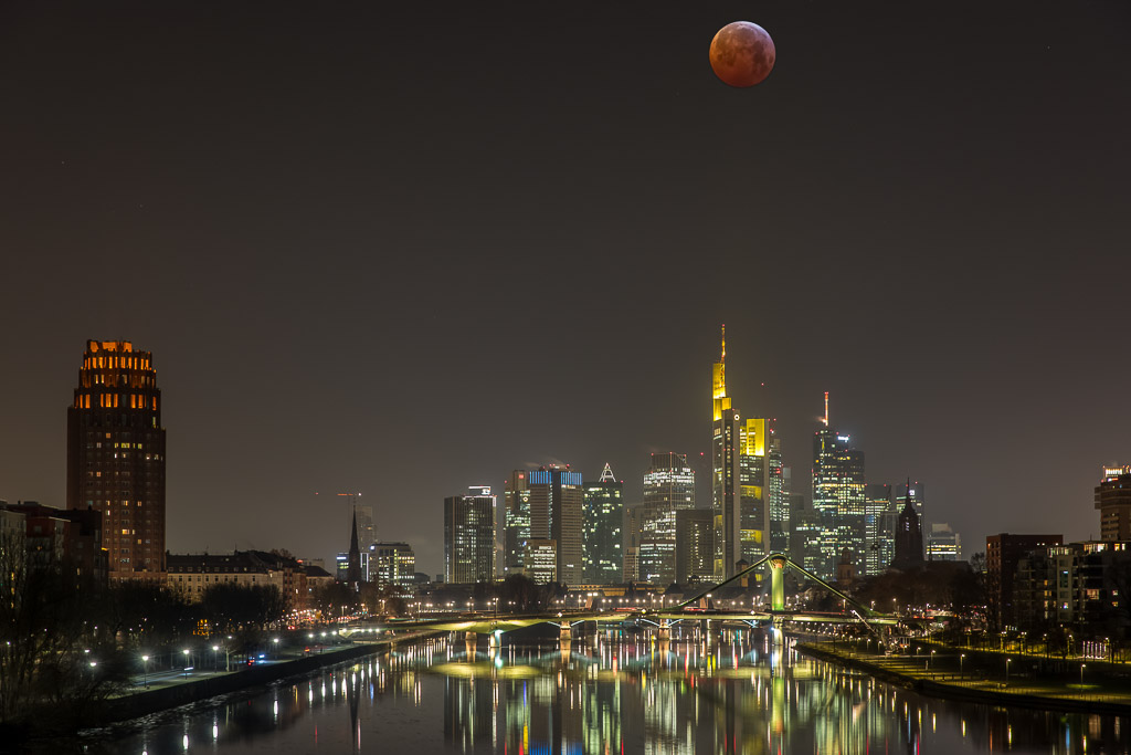 Blutmond über Frankfurt