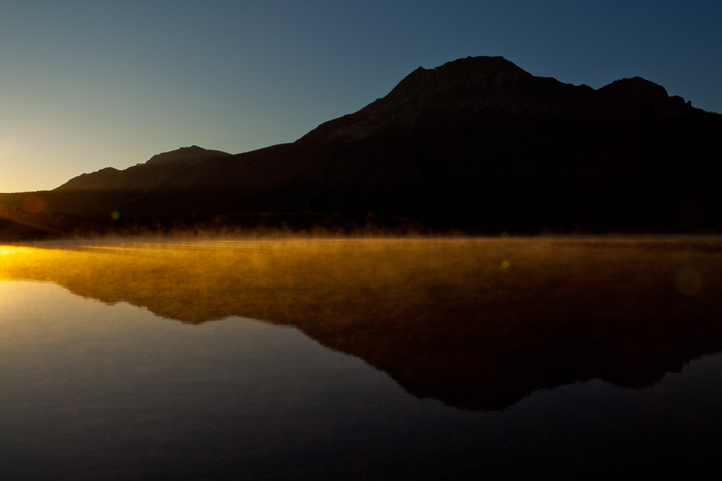 Sonnenaufgang am Waterton Lake