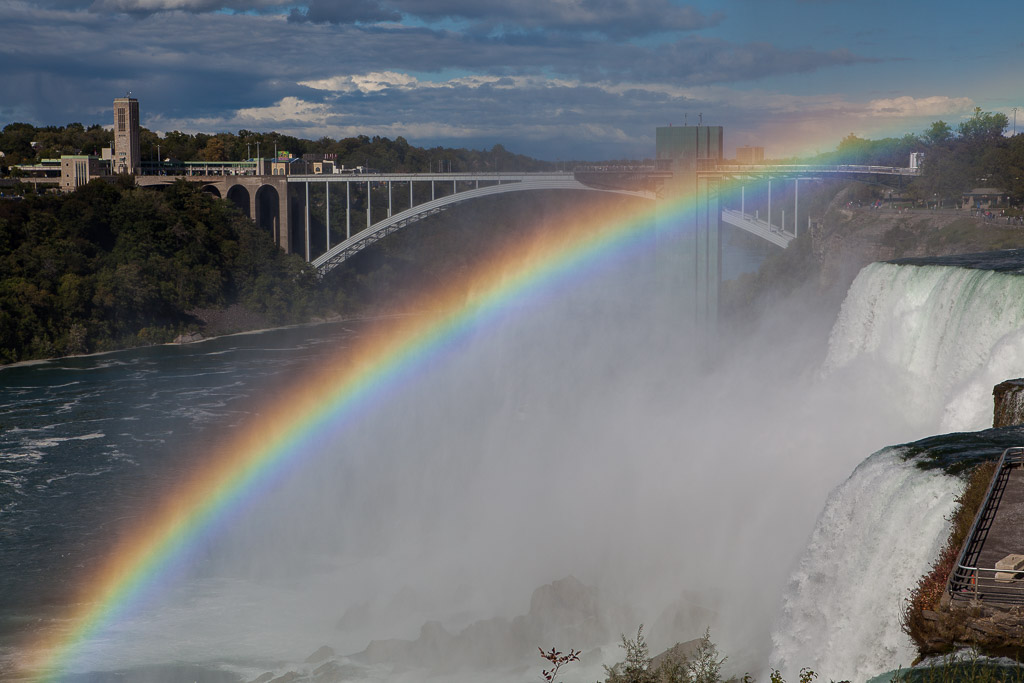 Die American Falls mit Regenbogen